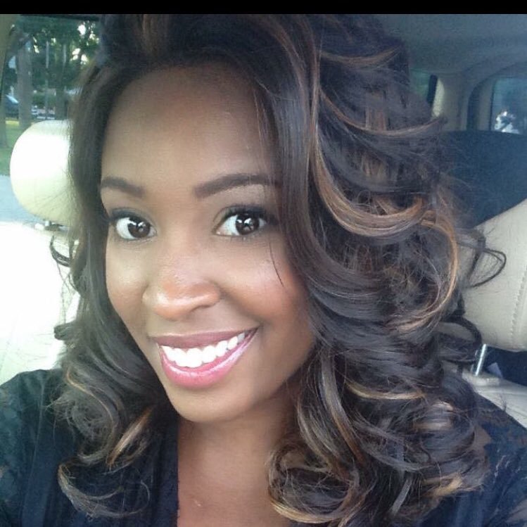 As a vocalist, vocal producer and teacher my goal is to transform words into feelings.