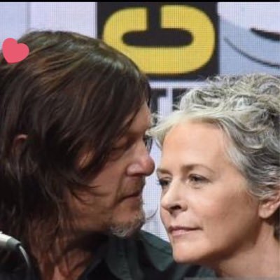 Throwing all the most recent Caryl and McReedus Photos and Gifs at ya :)