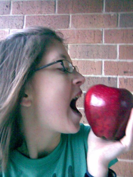 kellirochelle's profile picture. I am a married, short, & going back to school to be a vet tech.