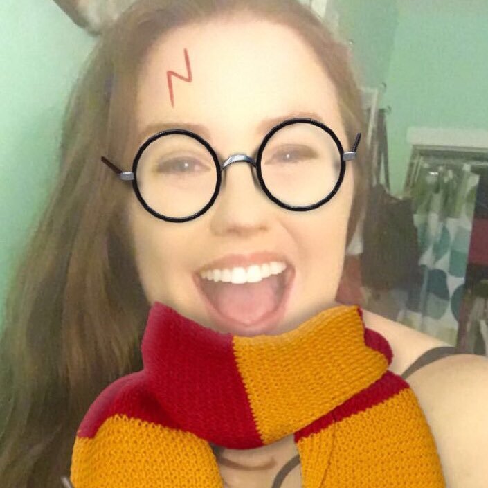 meag_tramposch's profile picture. Smile and Wave