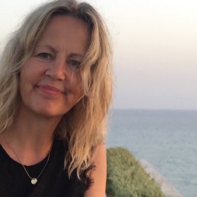 Om værdien af efter- videreudd, indsatser på VEU, vertikal uddannelseskraft samt kompetencegivende ledelsesudvikling. tlf 4022 8748 mnla@ucl.dk. #bygovenpaa.dk