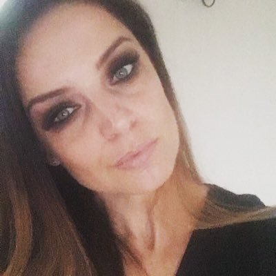 nicshez's profile picture. 