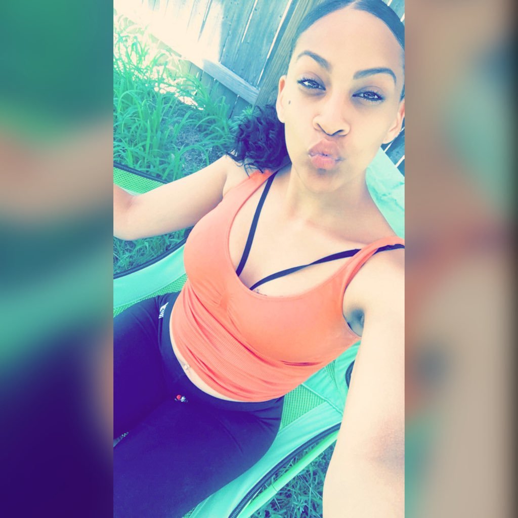Add me on snap ‼️ money_teamx3 🤷♀️#MostHated .. Runnin to dis chicken 💵💸💰artist 🎤🎼
