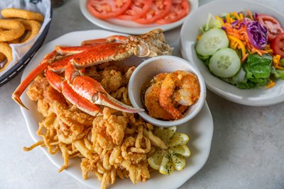 Serving fresh seafood, made with the best ingredients based on original seafood recipes. Also amazing  steaks, fried goodies, salads, desserts, & beverages.