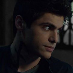 Still waiting for @scarletbedlam to help me update my Skype. || The moon. || #Eϙᴜɪɴᴏx || TMI ||