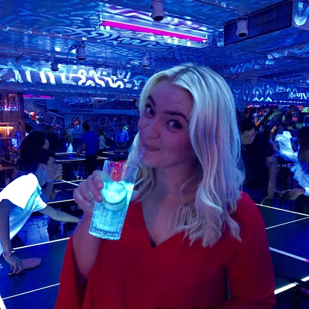 hollyrose256's profile picture. Tea by day, Gin by night.