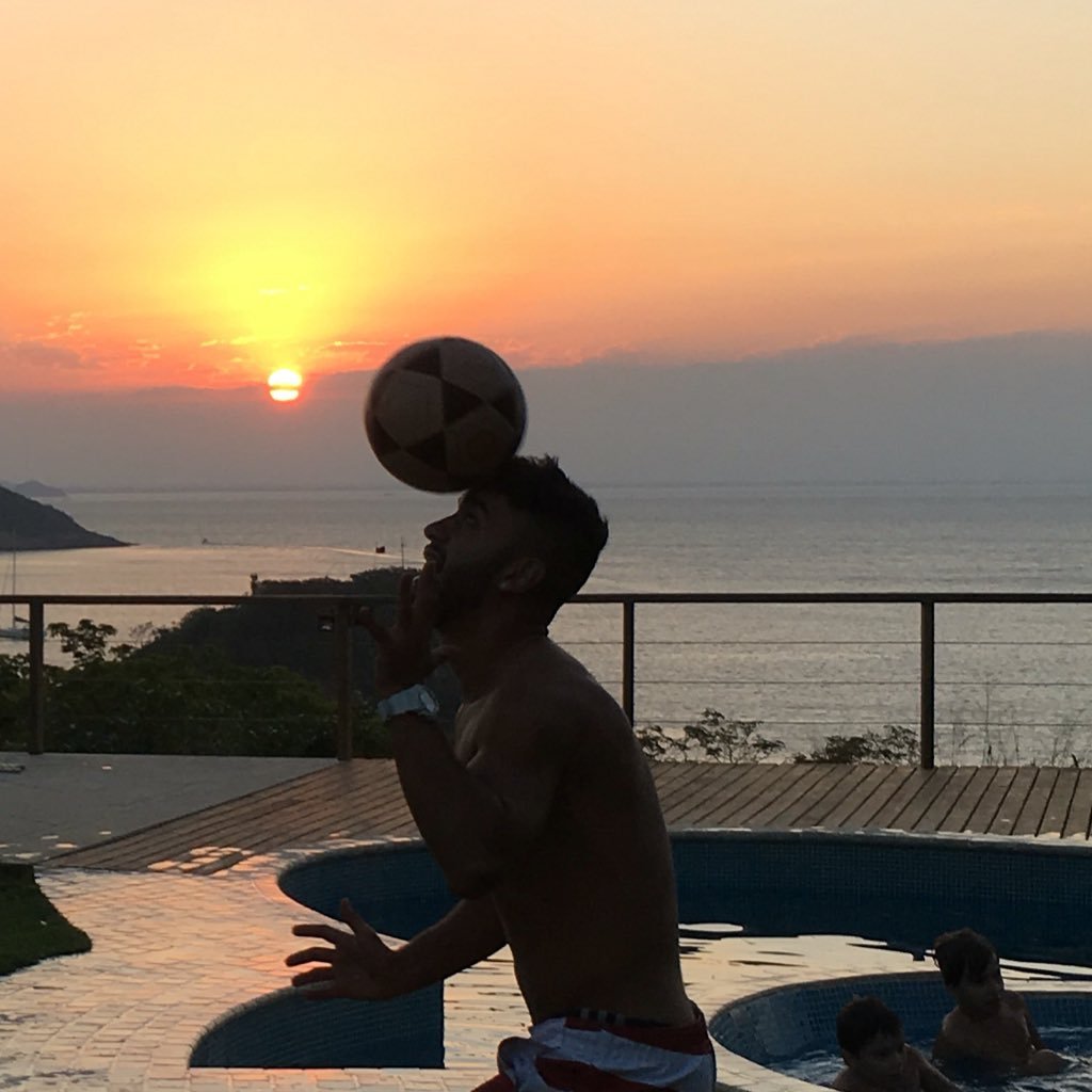 Mat_Severiano99's profile picture. https://t.co/V3Whay50nW - RJ ⚽️