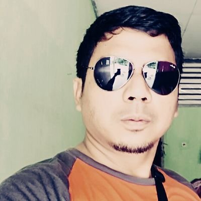 just a simple guy trying 2 be funny.. 😀