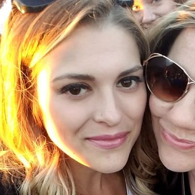 Sarebear723's profile picture. Can I pet your dog?