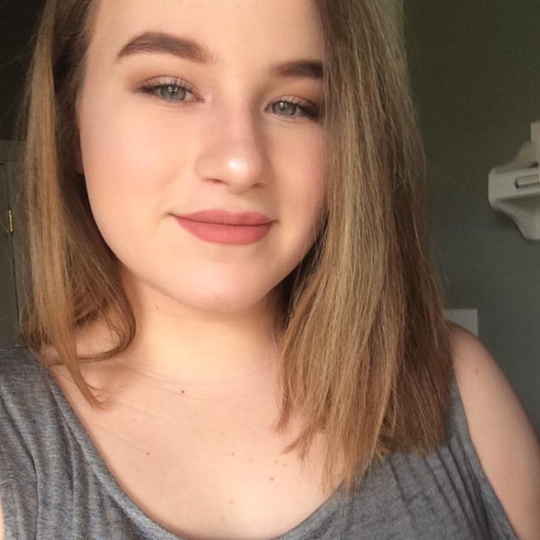 emidyliza's profile picture. YØUTUBER | PERFØRMER | ACTRESS | NERD. subscribe below to see my mediocre videos ⬇️