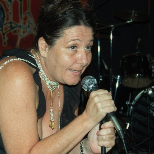 mariehelencosta's profile picture. Directrice de prod free. régisseur de spectacles . N’a peur de rien et surtout d’humeur Corse !!!! 💣🧨bref un peu cinglee...