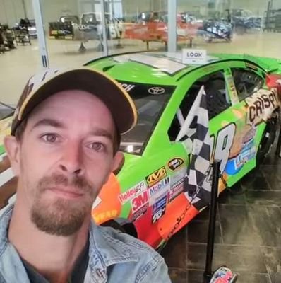 TysonWPoole18's profile picture. NASCAR & Kyle Busch fan
Psoriasis fighter
Single, No kids