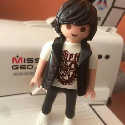 Amante de la musica/Admirador del septimo arte/Informatico/Politecnico/Sangre Azul/Rockero/Casi casi Perfecto/Siganme los buenos