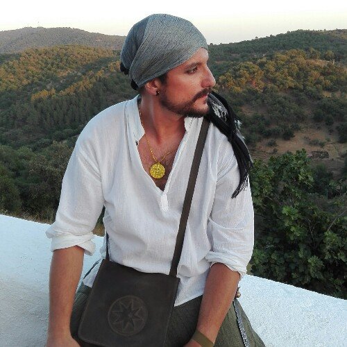 rubiaster's profile picture. Sé de ordenadores y cosas con cables. Fundador del grupo de WhatsApp 'Los topillos'. Friki de todo, experto de nada. Militar y español.