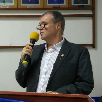 Advogado, empresário, empreendedor, conservador, católico praticante, rotariano, atleticano (CAM), uma esposa maravilhosa dois filhos supimpas.