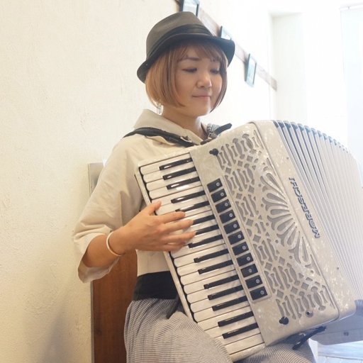 arukurico's profile picture. アコーディオン弾きうたい、Rinn（りん）です。うたをつくってうたっています。ものがたりうた、みじかい映画のような、絵本のようなおんがくが好きです。