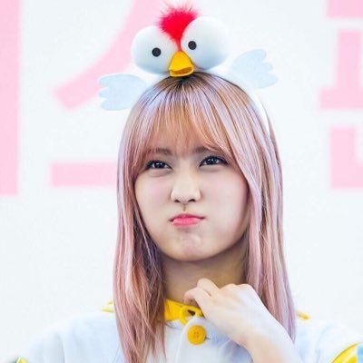 Momo_Twicee's profile picture. 
