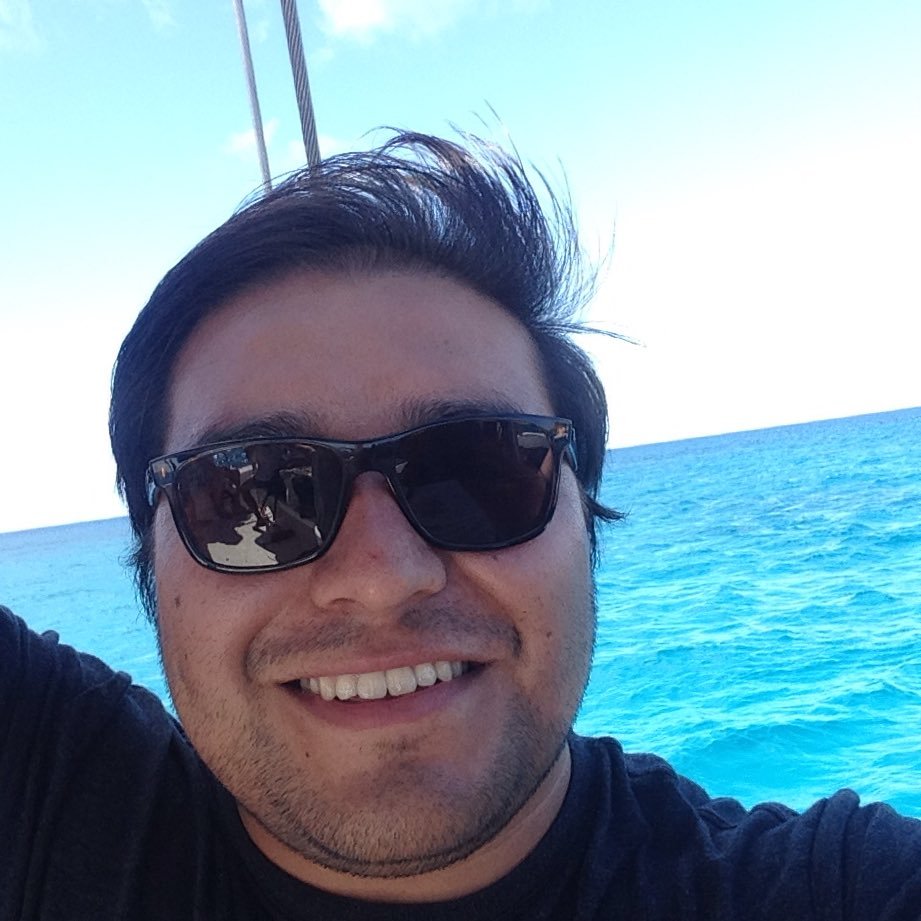 Cara de pocos amigos pero buena onda al fin y al cabo =). Abogado en fase beta.