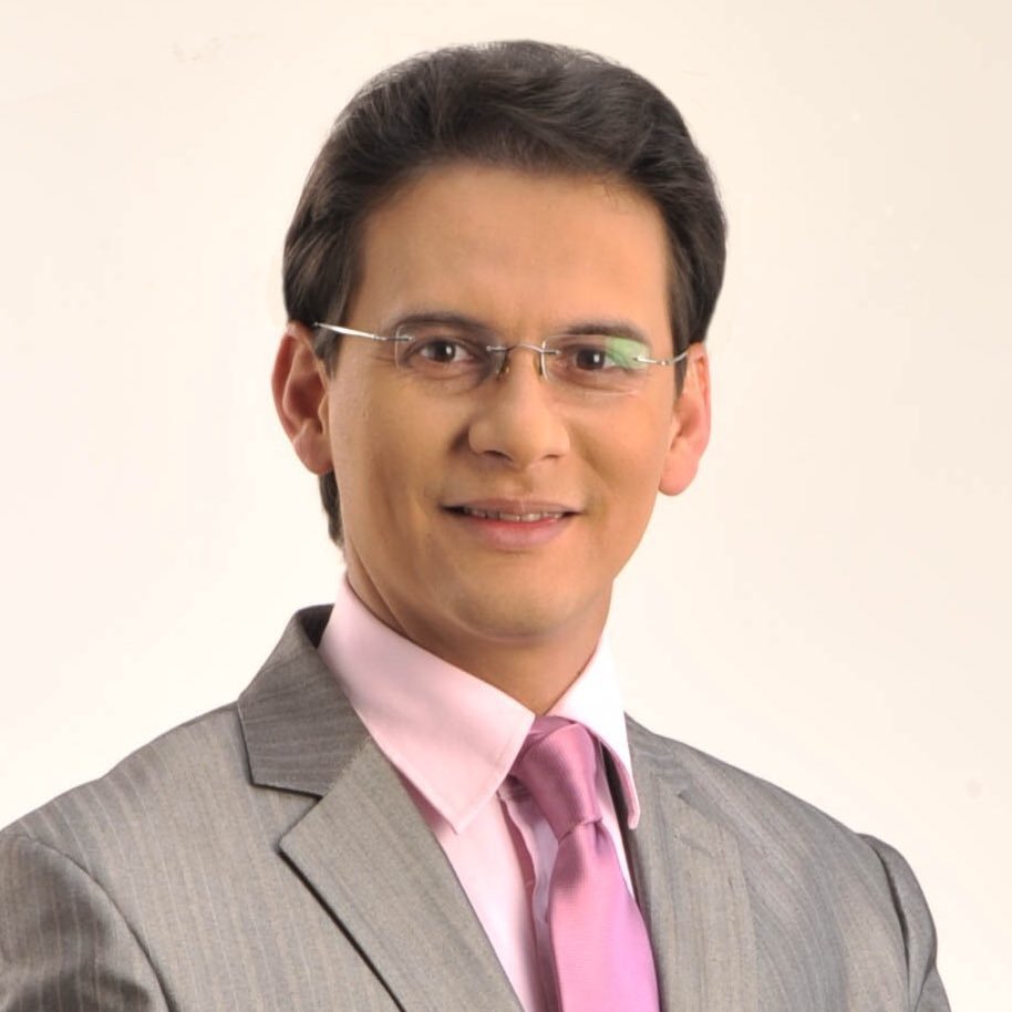 Periodista, Director de noticias de la Red Uno de Tv. - La Paz, Bolivia. Premio Nal. de periodismo de investigación 2010 - 2011 / 2012 - 2013