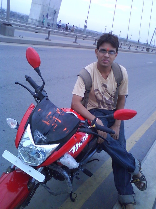 I am pusuing Btech from IIIT Allahabad in ECE.hr 2 explore new facet of world.