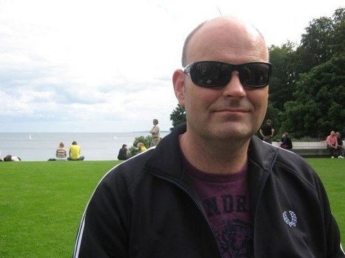 Kayaker, AppDeveloper, Webdeveloper, Livsnyder, Photographer, Land Rover Owner, father of three fantastic children, Martin, Steph and Carla! Love U.