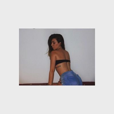 Colgarme a su cuello para no dejar de sentir el vértigo del precipicio de su boca.