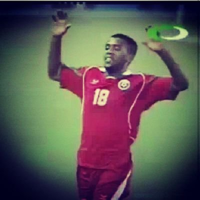لاعب كرة قدم سابق بنادي النصر والمنتخب العماني ومحلل بتلفزيون عمان