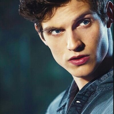 SarkyWolf's profile picture. I guess this is the part where I say something witty. #RP18+ MC Bi