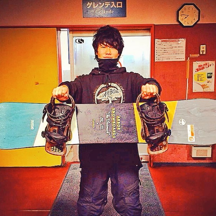 スノーボード専門学校卒業、スノーボード歴4年🏂プロスノーボーダー目指していました❗️現在は東京に住んでいます！ 横ノリ友達募集中🤝スケートボードは少々w新横浜スケートパーク、溝の口近辺にいます🙇