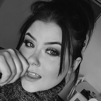 viuling's profile picture. a bitch