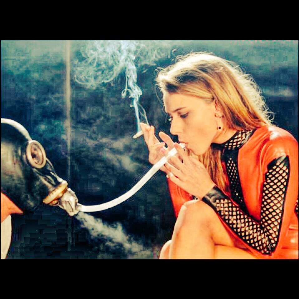 Nothing more sexy than a woman smoking a cigarette..🚬🚬🚬