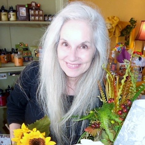 Proud mom, designer, sewist, quilt maker, artist, carpenter, gardener, decorator. Oklahoma Choctaw