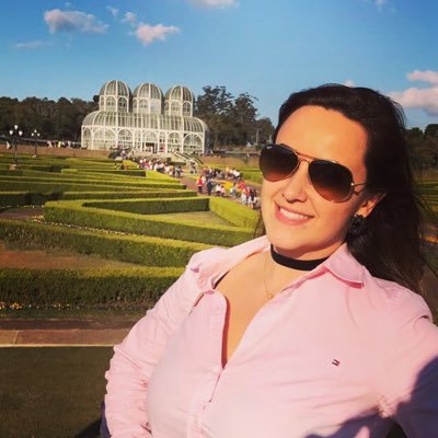 LarissaLoureiro's profile picture. 