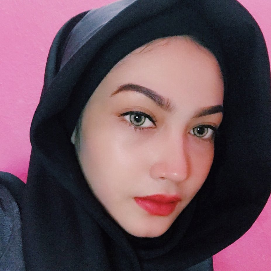 rydahnur's profile picture. busy