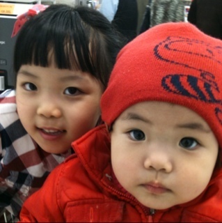 ilovehojin's profile picture. 반백수