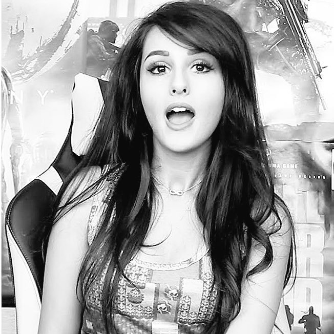 PrettyJewelARP's profile picture. To be patient in an impatient world, to be brave in a fearful one. || Daughter of Selina Kyle and..?