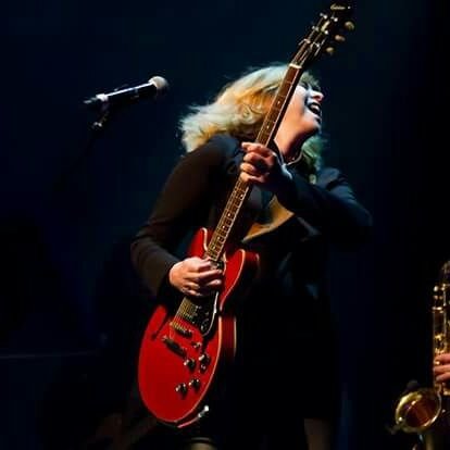 Adoración y Admiración x cece , gran artista Argentina y es nuestra reina del Rock