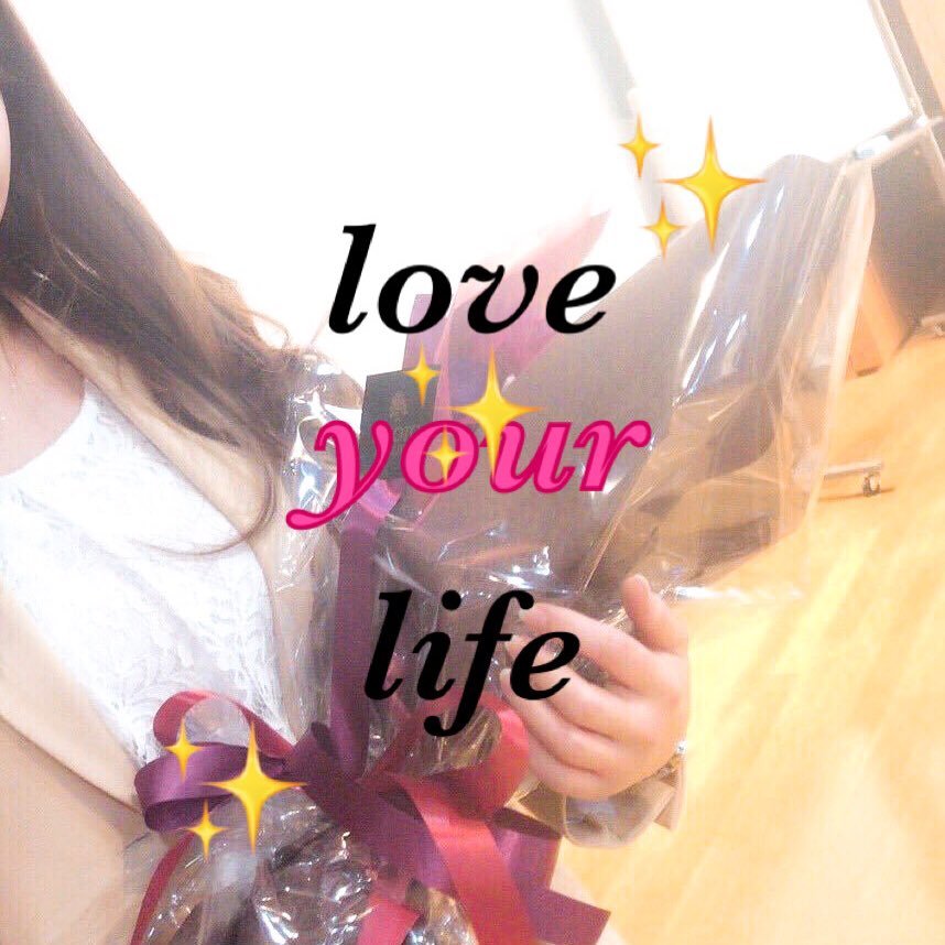 〖 26歳/コスメ販売員💄💞 〗スマホ1つで理想のライフスタイル💎✨無料コンサル💖してます😍お問い合わせはDMまたは公式LINE@まで➡️@ixm3543z(@お忘れなく!)🌞🌴🌺🌊👙👒🍧