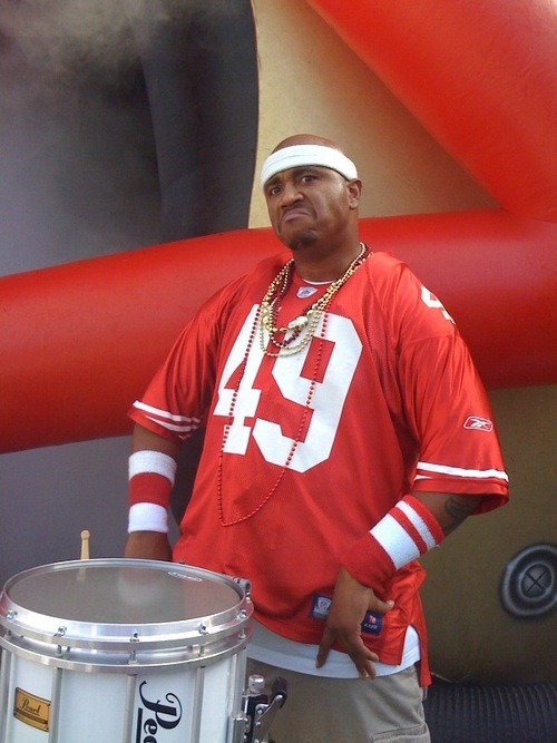 I MAKE SLAPS....I PLAY IN THE DRUMLINE FOR THE SAN FRANCISCO 49ERS....IM ON LIKE SHIT