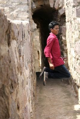 SANTOSH87299428's profile picture. Sports