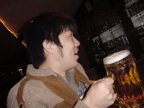 kdebu's profile picture. I Love Smile, Snow, Beer, UK & something more...like...M.Jordan、村上春樹(Haruki Murakami)、Mozart、松屋、あとは空、雲、川…赤ワインも好き。世界中の立ち飲み屋。音楽も好き。でも好きなものを忘れがち。