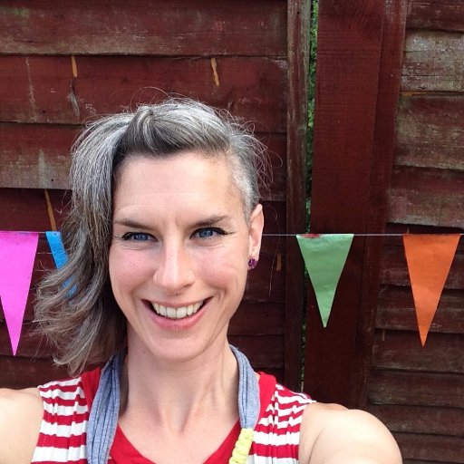 Senior Lecturer in Graphic Design at @inspiredAUB; 
PhD in HCI from @OpenUniversity; 
Mummy of 3 babas;
Craft beer and yoga enthusiast :)