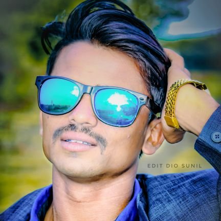 AkshayaKombin's profile picture. I am happy