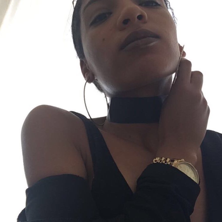 essemahhh's profile picture. Less is more, it's plenty of us.