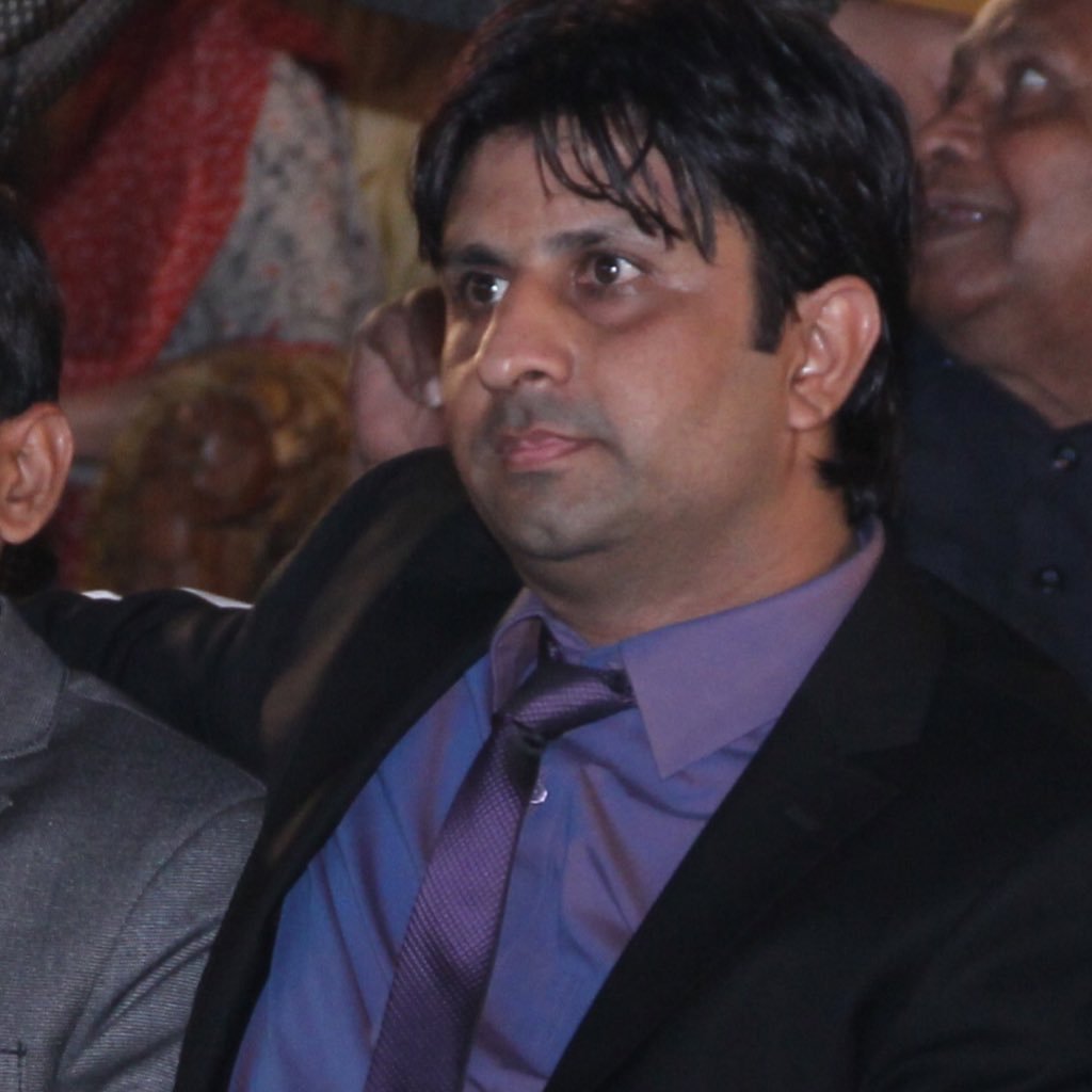 davdainfra's profile picture. We are builder, Have a project in Ahmedabad. Named BELLEVUE VIERA. 1/2/3/4 BHK Villas 300 Acre township with all modern amenities. https://t.co/SOatQ9EeKi