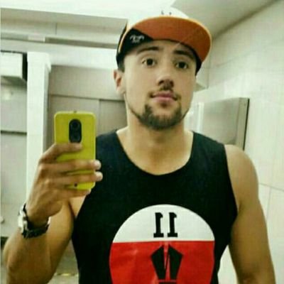 Marombeiro , Operador de Guindaste e casado com Carolina Damaceno