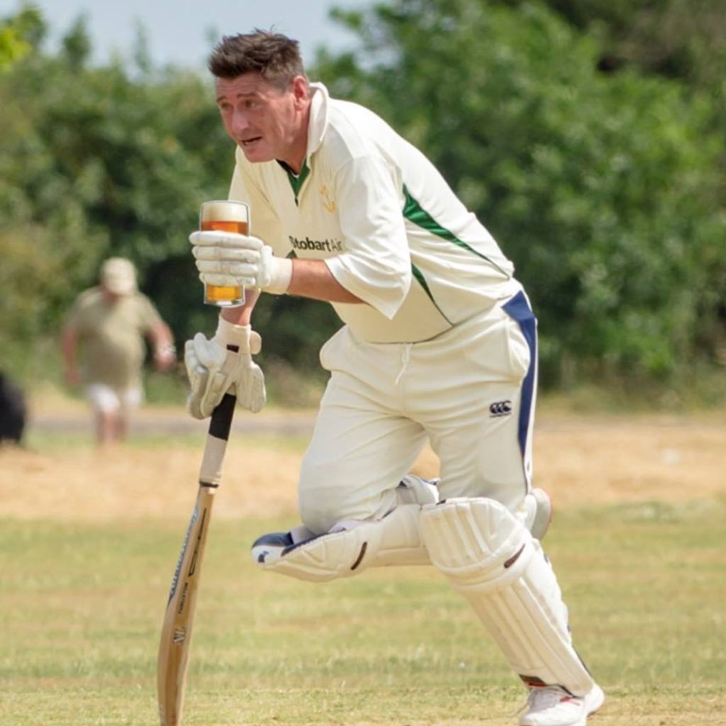 love a sledge ! all the Bs beer betting blondes and brunette's - follower of Southend United and Essex CC plays for Rankins CC and Great Wakering CC