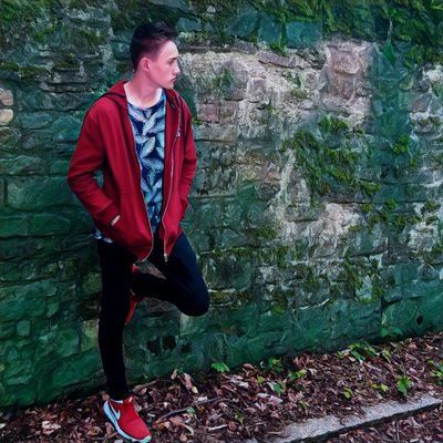 Hey,Leute ich bin Paul 16 Jahre alt und mache You-Tube schaut doch mal vorbei..
Außerdem könnt ihr mir auf Insta
Folgen: pxul_blvck