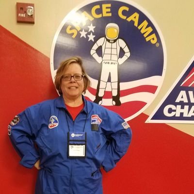 Tech and Engineering Educator, Astronaut Wanna Be, Loves the Cubbies, Penguins & Steelers, Mom 2 Ben, Wife 2 Steve, Alpha Phi, Just Happy 2 be ME!