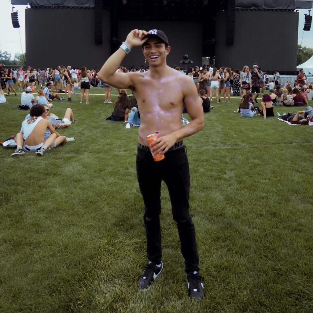 jayyykobe's profile picture. asu. filmmaker. pisces.